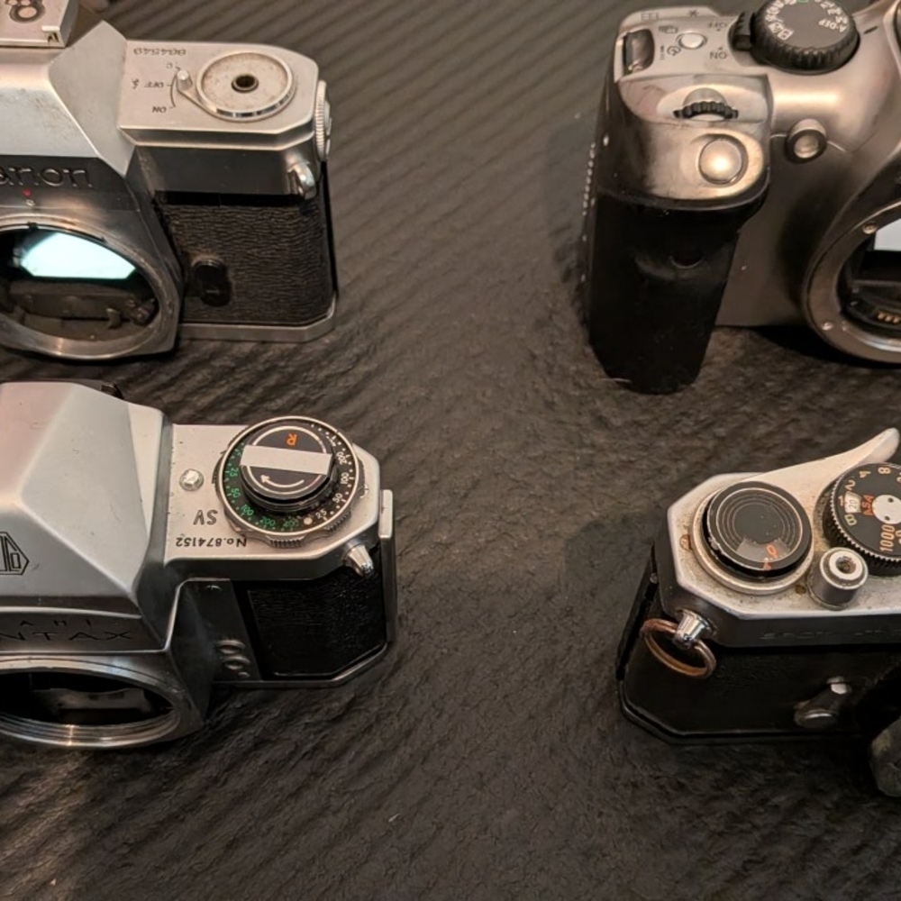 Canon Black and Silver Camera Set - Picture 5 of 11